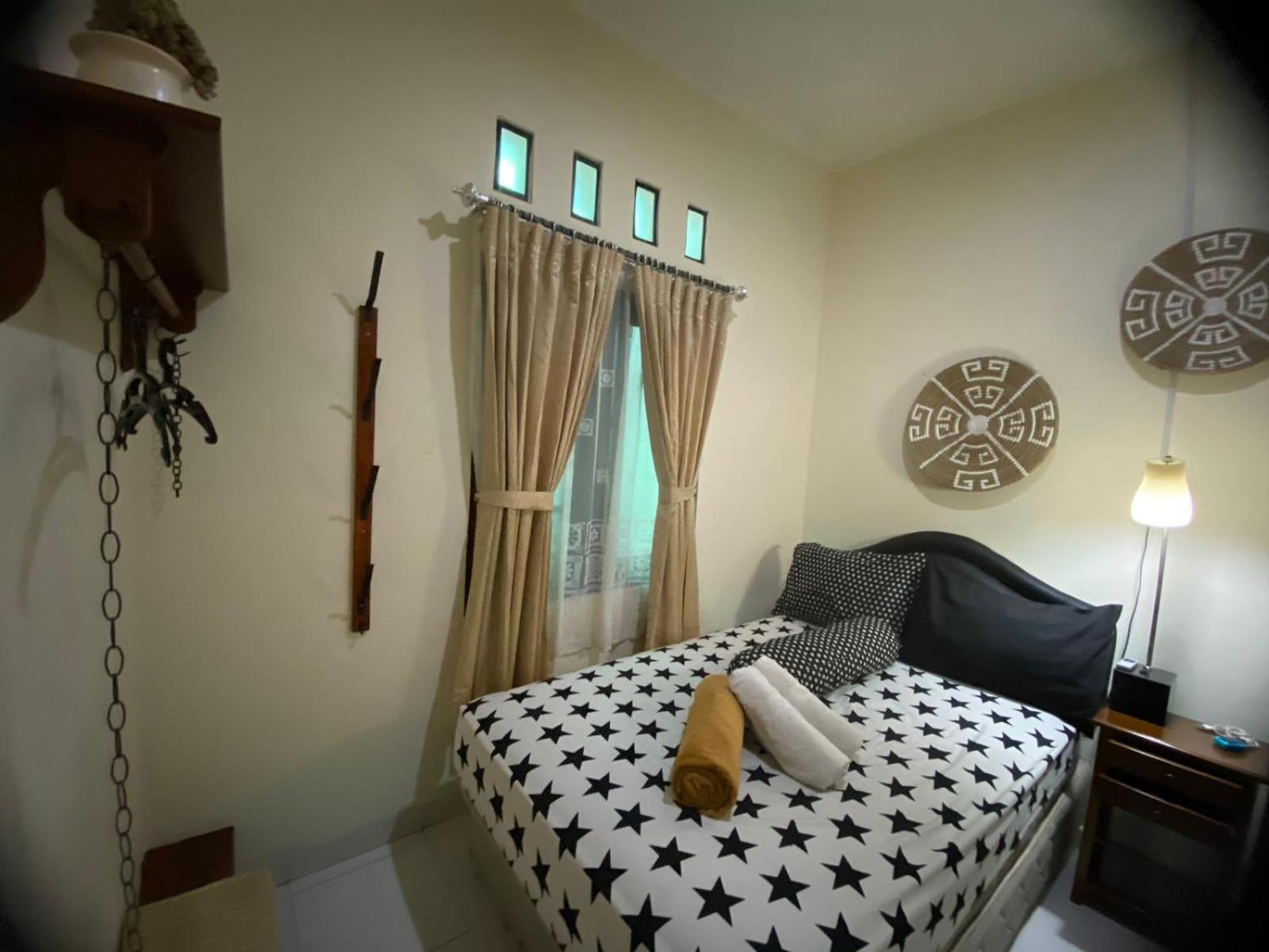 Coliving Jogja Sweet Home Kost Lengkap Di Jogjakarta Bilik gambar